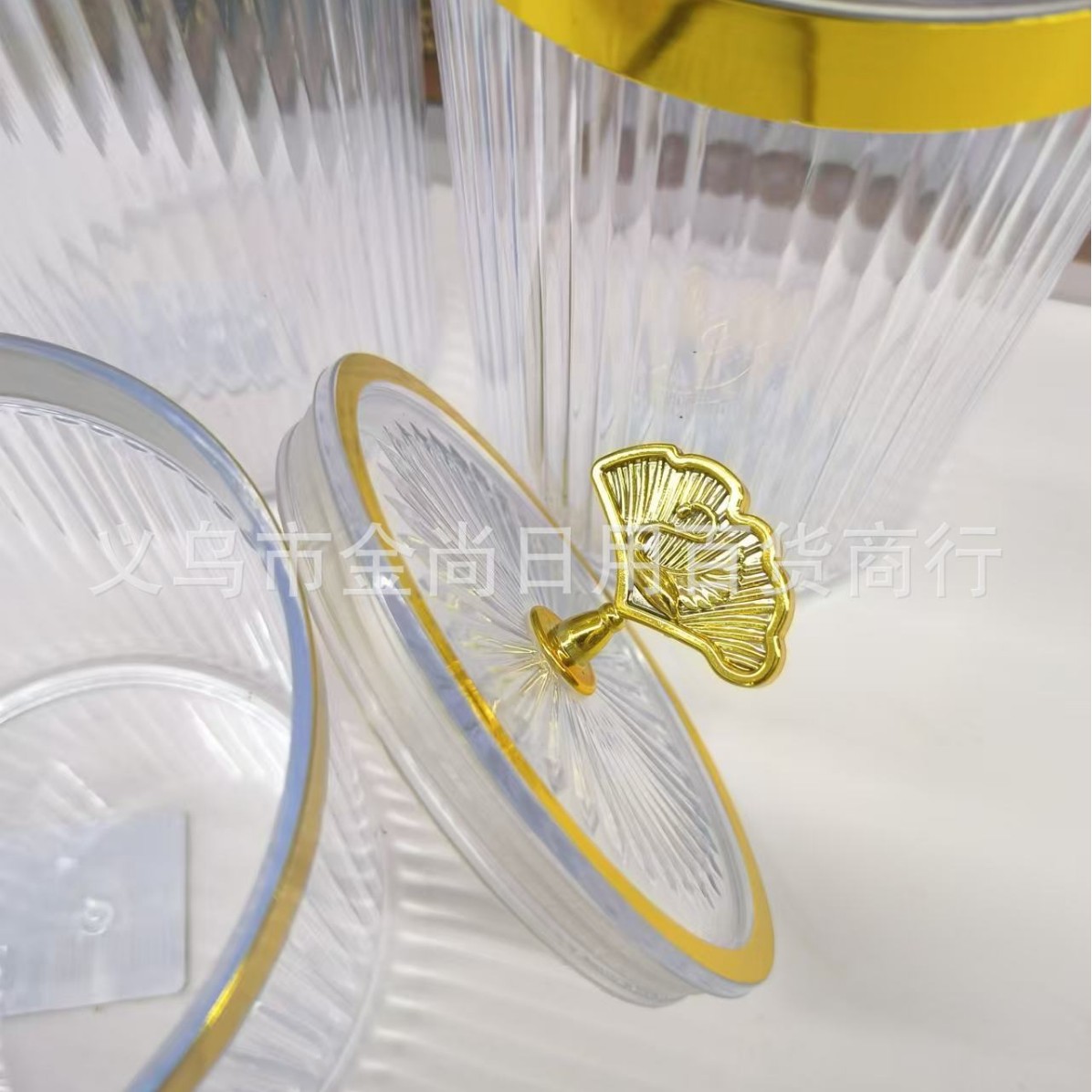 Golden storage jar with lid, candy jar, household plastic bottle, high-end candy jar, storage jar three-piece set Application Scenario