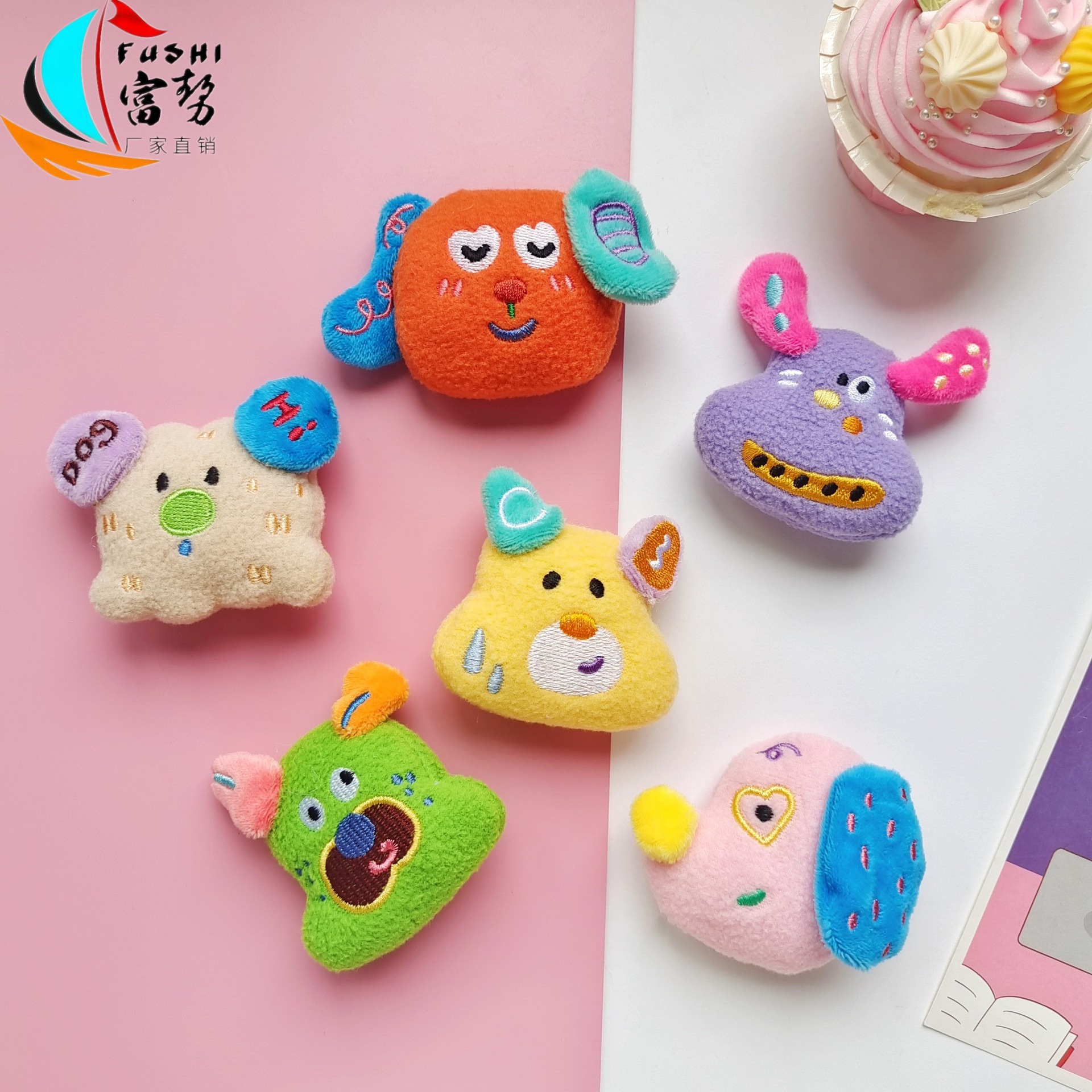 Cartoon dopamine fun dog doll accessories, ugly and cute little dog brooch, DIY handmade small figurines, decorative accessories full figure