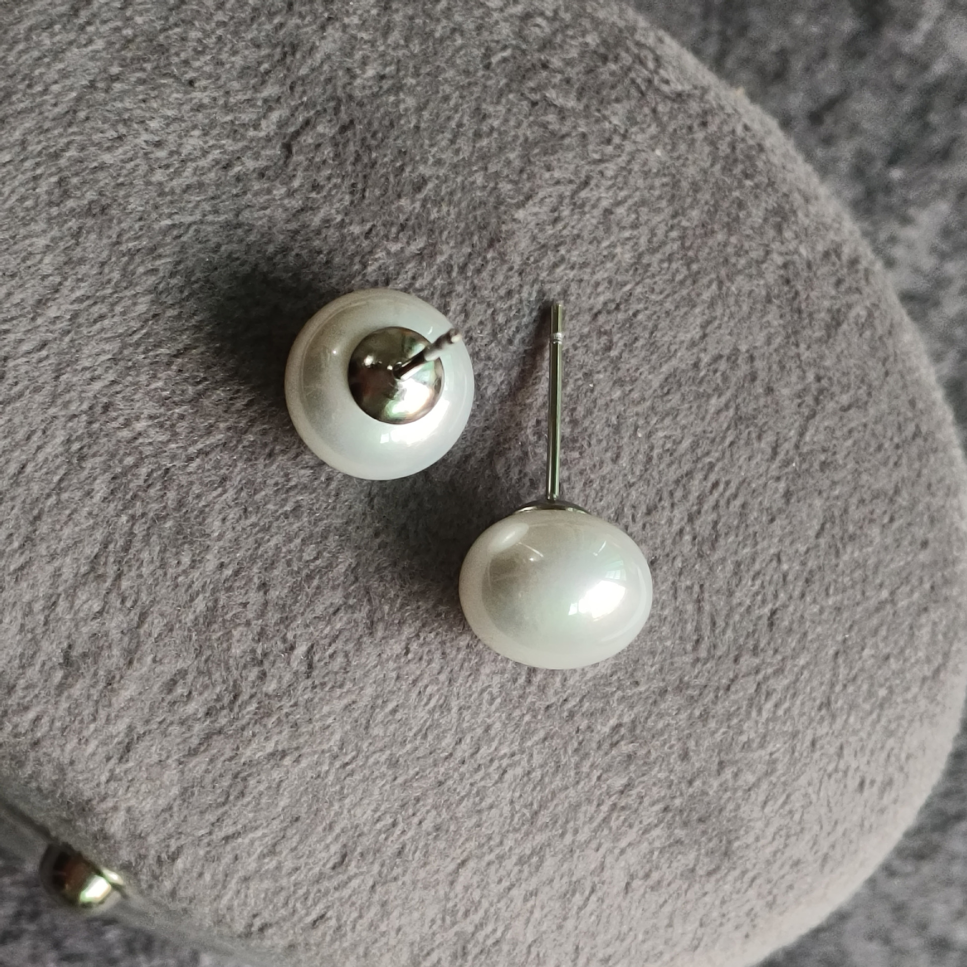 Non-fading titanium steel ear needles, white steamed bun pearl ear studs, 2024ins, high-end autumn and winter earrings, fever style Application Scenario