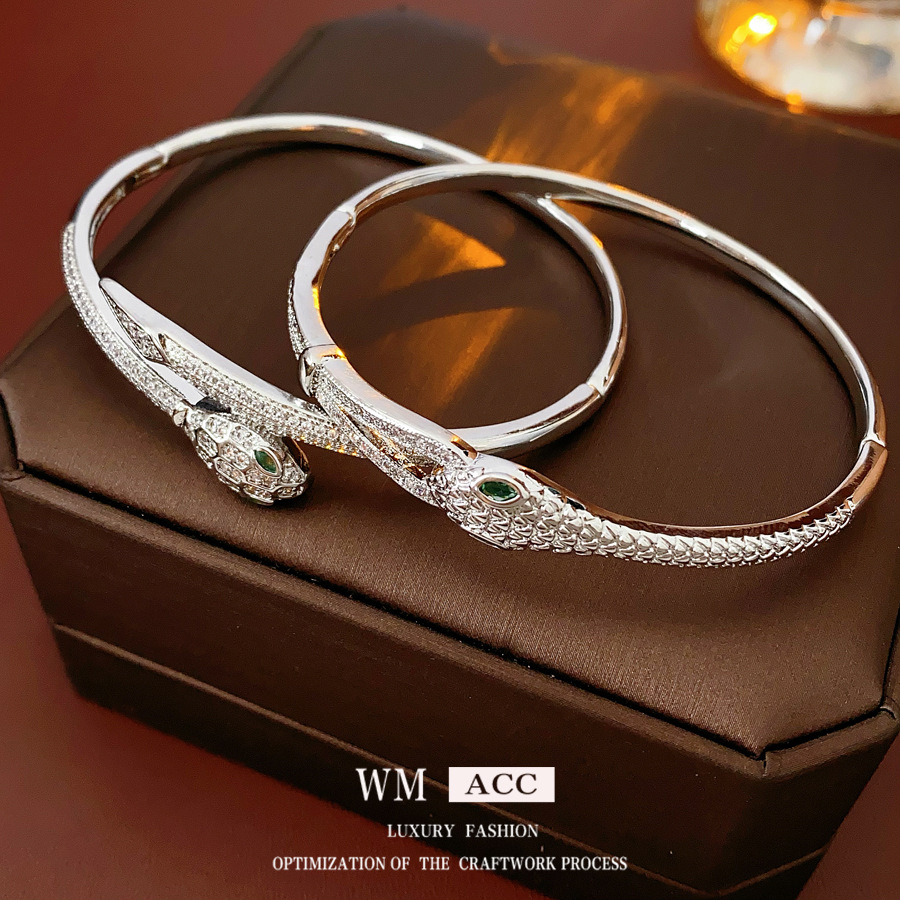 Viento frío y frío zirconita serpentea hebilla pulsera moda europea y americana versátil personalidad pulsera de lujo ligero alto sentido de la mano de nicho decoración