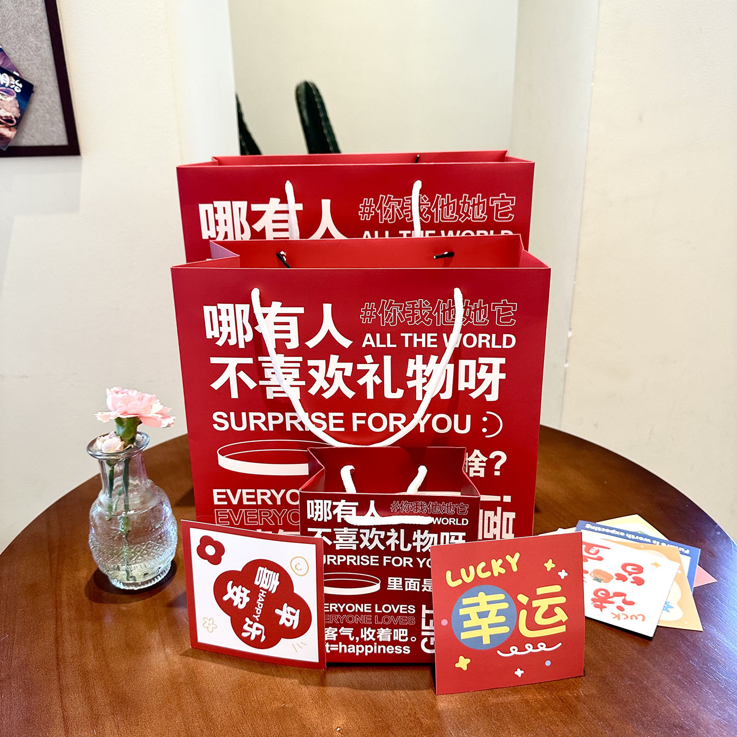 Original text gift bag, high-end simple handbag, ins style, niche, ritualistic, exquisite, large size storage Application Scenario