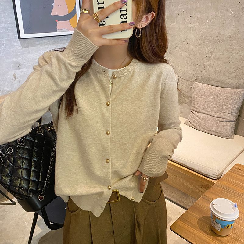 A best-selling knitted cardigan for women, a thin 2024 early autumn new style knitted sweater, a versatile outer layer with a small sweater