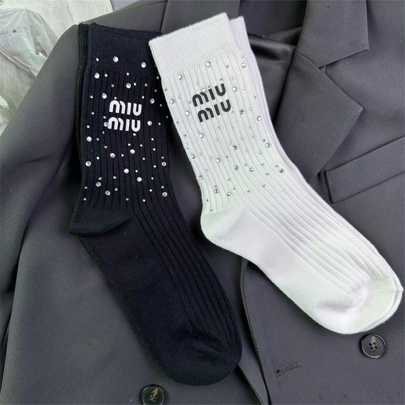 Women's socks, European brand water diamond miu embossed letters, black and white mid-calf socks, breathable thin cotton socks, trendy trendy socks Specification image