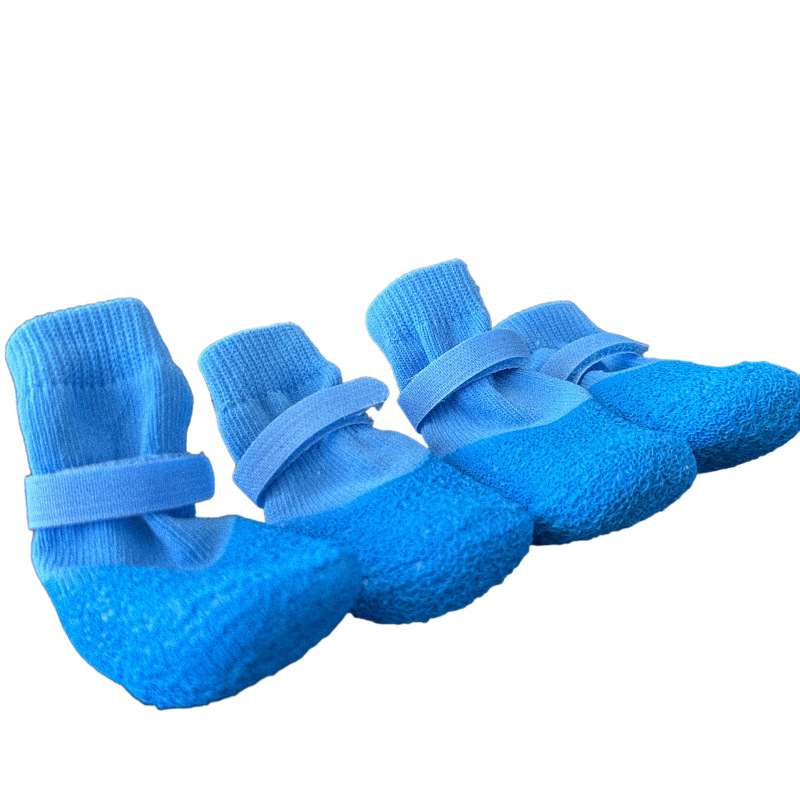 أما كلاب الكلاب، فلديها جوارب مضادة للانزلاق ومقاومة للماء Item Picture