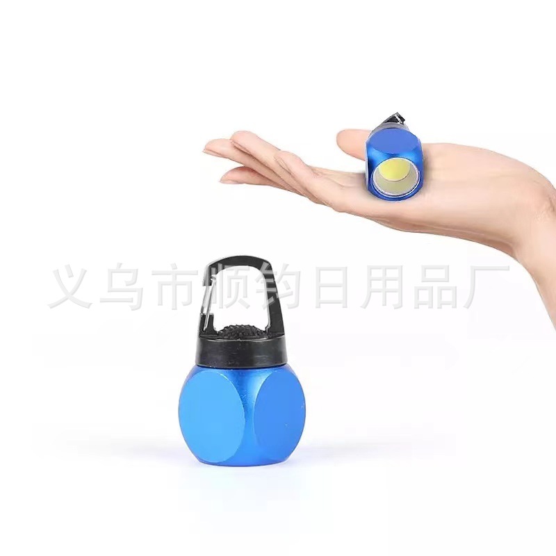 COB pequeña mano eléctrica portátil llave luz al aire libre escalada hebilla luz mini pequeña lámpara colgante regalo regalo de negocios luz Application Scenario