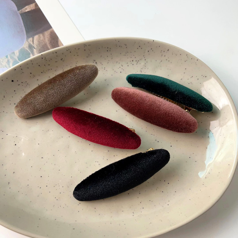 Autumn/Winter 2022 Neo-French Vintage Velvet Duck Bill With Sponge Bread Fringe With Side Clip With Premium Touch details Picture