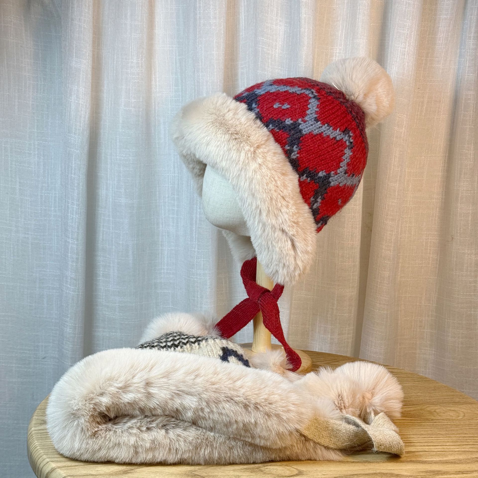 "National trend Sichuan Western Tourism Ethnic style rabbit fur hat for women, autumn and winter Korean-style versatile warm ear-protecting hat, large hat circumference makes the face look smaller. Specification image