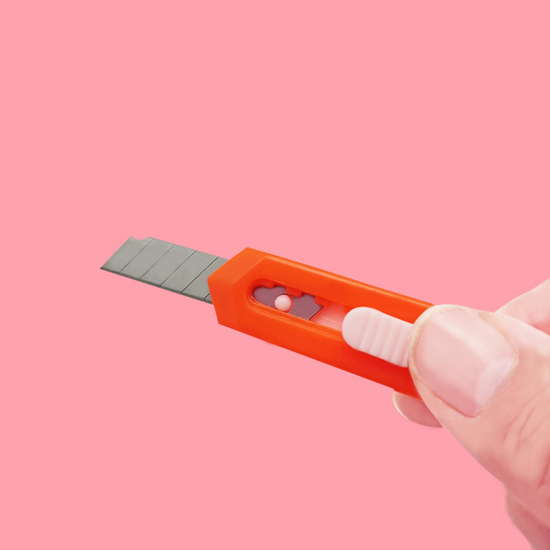 Factory wholesale stainless steel mini utility knives, small candy-colored convenient express unboxing knives, paper cutting and wallpaper knives Application Scenario