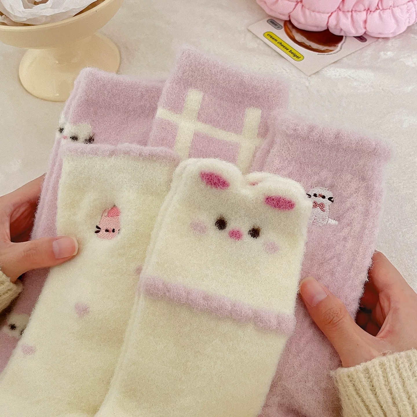 One-piece delivery of Australian fleece autumn and winter socks for women, pink and purple, cute cat animals, cartoon embroidery, mid-calf socks, warm postpartum socks, floor socks Specification image