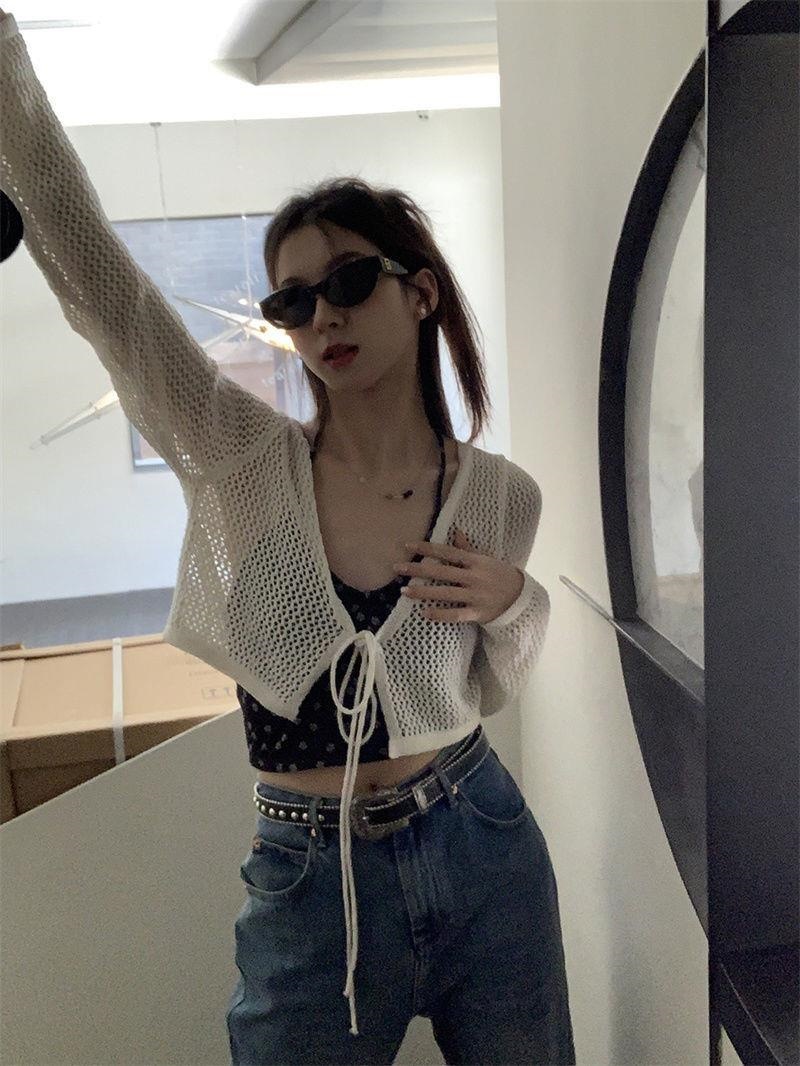 Retro Hong Kong-style floral halter top set for women, summer cut-out sun-protective clothing, cardigan, and outerwear for hot girls Application Scenario