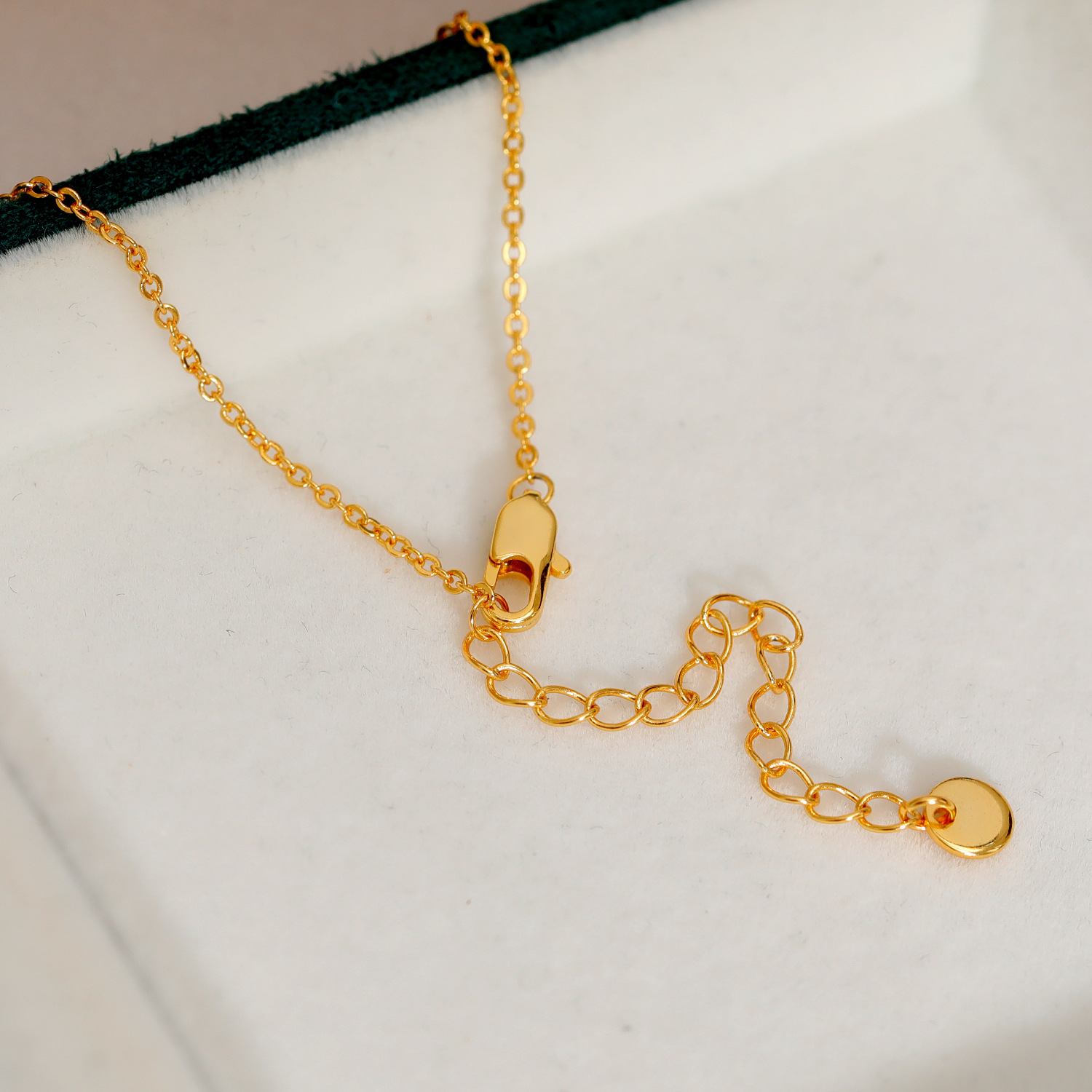 Hyacinth Lifetime Lock Love Peace and Good Fortune Lock Necklace, a new Chinese-style white mother-of-pearl versatile national trend light luxury niche high-end necklace Application Scenario