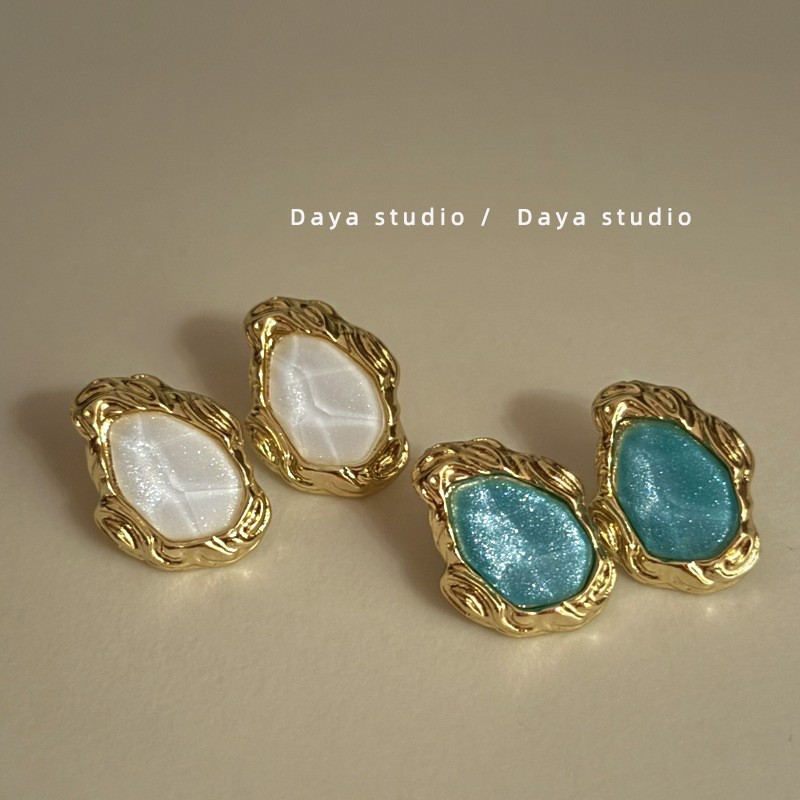 Summer super fairy French retro shimmering resin earrings with a light luxury and high-end feel, niche and elegant stud earrings for women wholesale