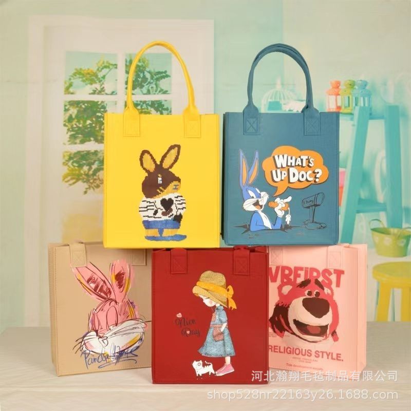 Manufacturers Directly Supply Felt Bag Niche New Tote Bag Explosive Printed Storage Tote Bag Network Red Public Tote Bag Application Scenario
