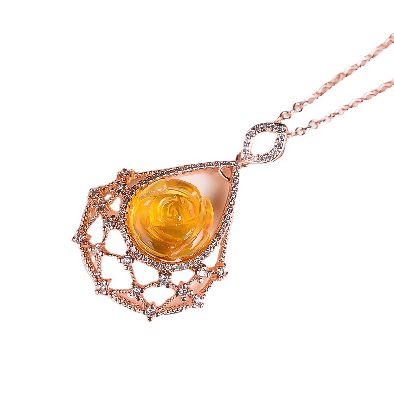 Natural Beeswax Rose Pendant Copper Inlaid With Gold Flower Clavicle Chain Tiktok Quick Hand Little Red Book Live Amber Supply Application Scenario