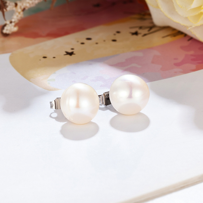 Freshwater pearl stud earrings, high-end and niche earrings, summer ins titanium steel stud earrings for women wholesale Application Scenario