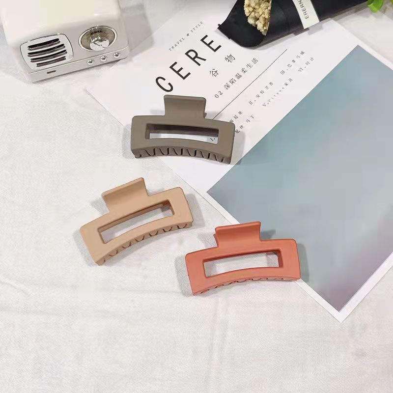 Temperament Frosted Square Hairpin with different outfits