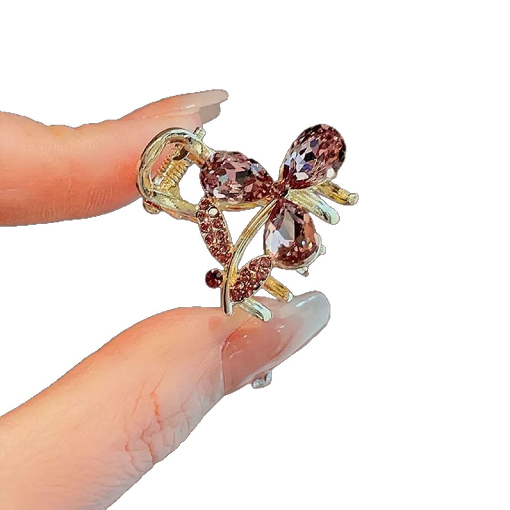 A variety of small, exquisite and elegant hair grips with crystal imitation and bangs from Japan and South Korea. These are practical daily hair accessories Item Picture