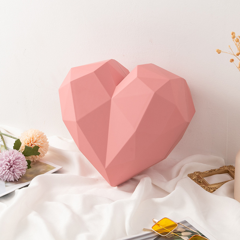 Chinese Valentine's Day Gift Box Bridesmaid Hand Gift Box Heart-Shaped Gift Box Makeup Box Jewelry Box Lipstick Box Birthday Gift Packaging Application Scenario