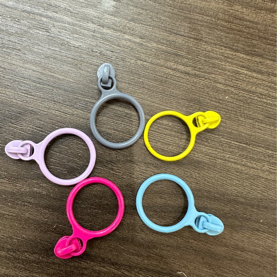 现货供应圆圈拉头箱包手提包衣柜文具金属拉环喷漆拉链头