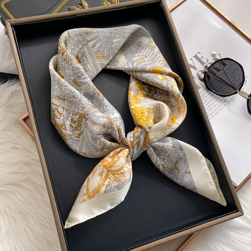 A beautiful little silk scarf from Korean ins, a versatile and fashionable spring and autumn decorative square scarf, a thin scarf for tying hair and bags Specification image
