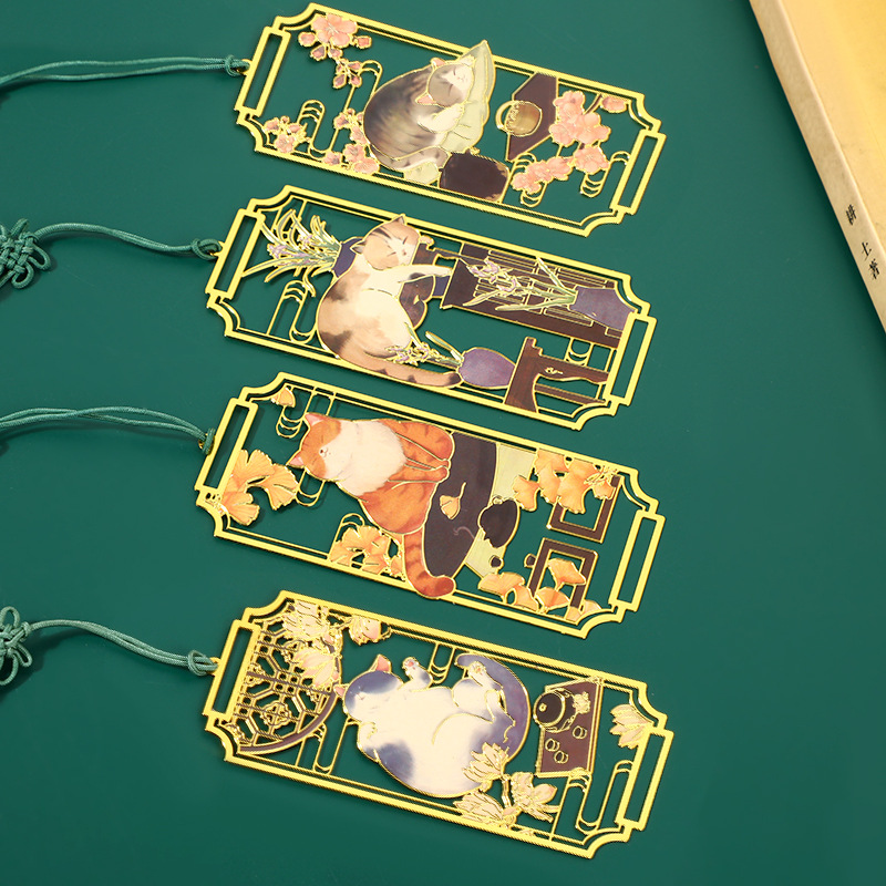 Chinese-style cat metal bookmark ruler, brass metal, classical Chinese style student gift, cultural and creative book holder with hollowed-out design details Picture