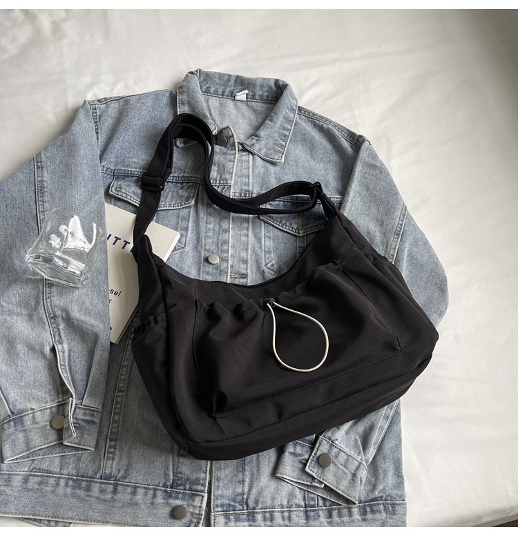 韩版时尚尼龙斜挎包2024新款休闲百搭褶皱单肩包大容量纯色帆布包详情21