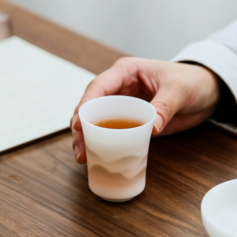 Ink-wash ink, sheep fat, jade ice seed, vegetarian firing, kung Fu tea set, household covered bowl, tea brewing cup, high-end gift set from the company Application Scenario