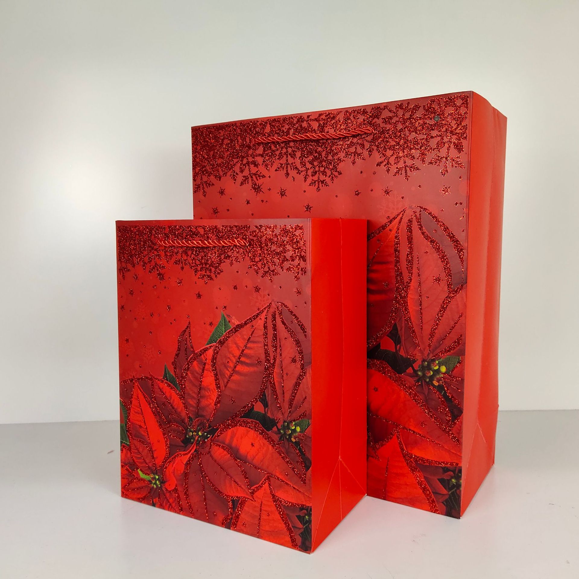Baisite Packaging CHRISTMAS BAG, a cross-border special red and white card Christmas flower gift paper bag details Picture