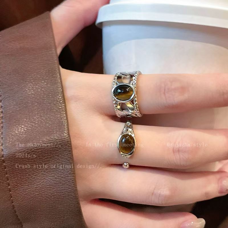 وهذه الفتحات تنظّم خواتم الماراديهو (Mirad Leather)