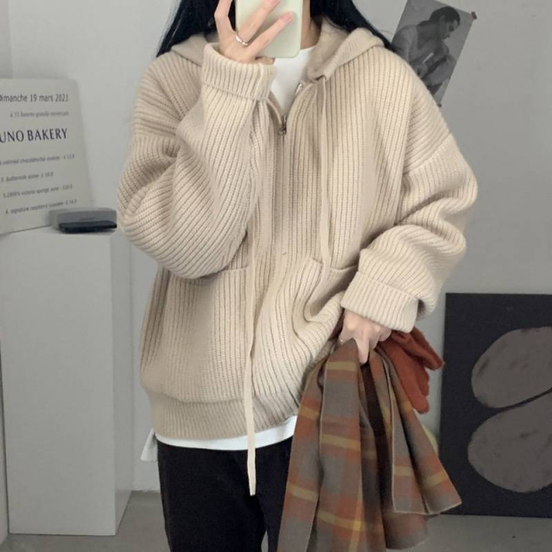 The new hooded knitted cardigan for autumn and the thickened women's sweater for winter can be worn over the loose, thickened and laid-back Korean-style pocket