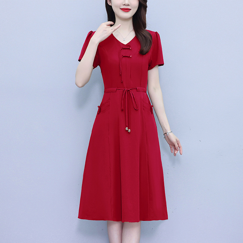 New Chinese-style V-neck dress for women in summer 2024, a mid-length, stylish, waist-cinching and slimming dress for middle-aged mothers Application Scenario