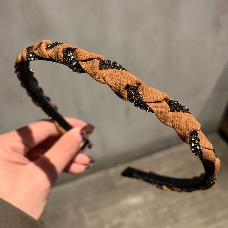 Factory direct sales of Korean-style hair bands for women with diamond twist hair pressure headbands, anti-slip and versatile hair clips and headwear that are popular for washing faces details Picture