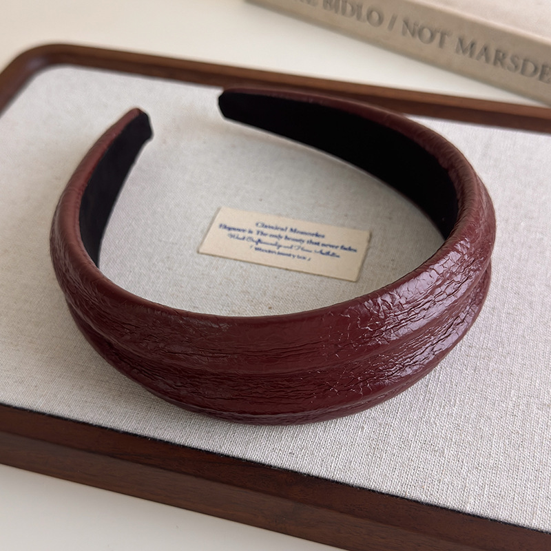 The new autumn and winter fashion leather concave-convex hair band exudes a sense of luxury. The high headband at the top of the head is versatile. The wide-edge facial hair clip is a headpiece pic 14