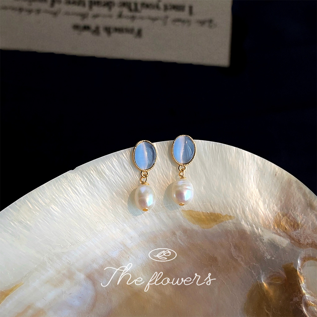 Freshwater pearl French retro glass cat's eye stone handcrafted design, small and simple, commuting 14K plated earrings Specification image