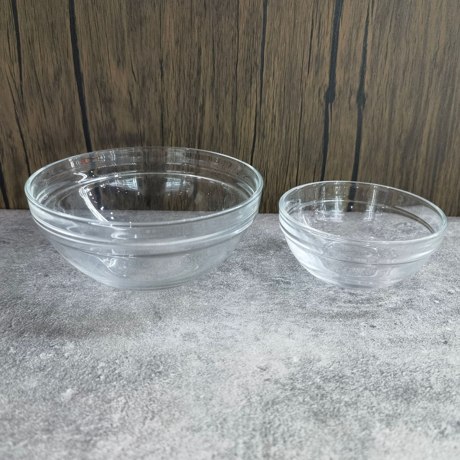 Simple Clear Glass Bowl Double Section Bowl Clear Ice Cream Cup Glass Essential Oil Bowl Beauty Film Mixing Bowl Application Scenario