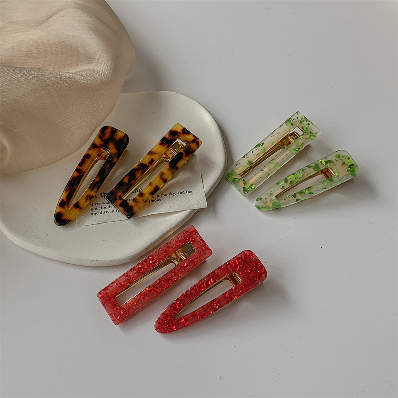 Korean internet-famous small hair clips, Japanese-style hollowed-out geometric bangs, hair clips, side hair accessories, women's headwear Application Scenario