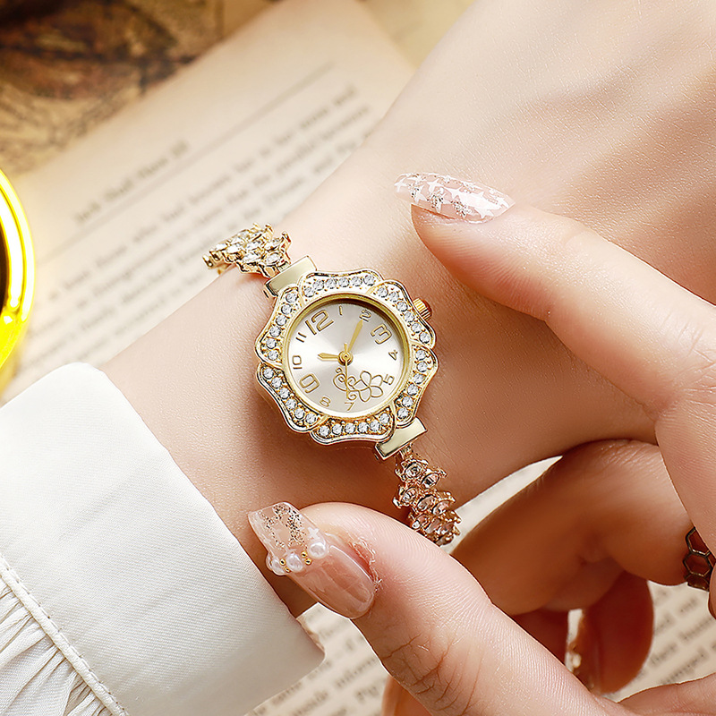 New ladies' quartz watch with water diamonds, small dial, slender bracelet, freely adjustable accessories, quartz display product details Picture
