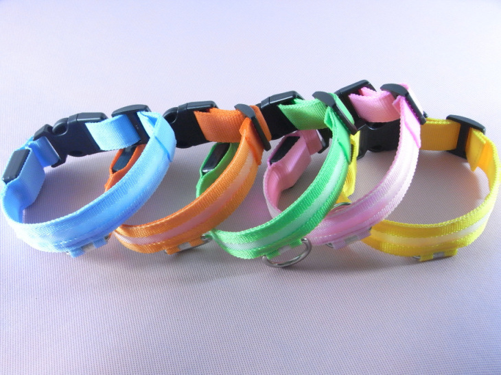 LED dog luminous collar, night-luminous pet collar strap, can be sent in one piece. Wire mesh collar strap, insulating sheet Specification image