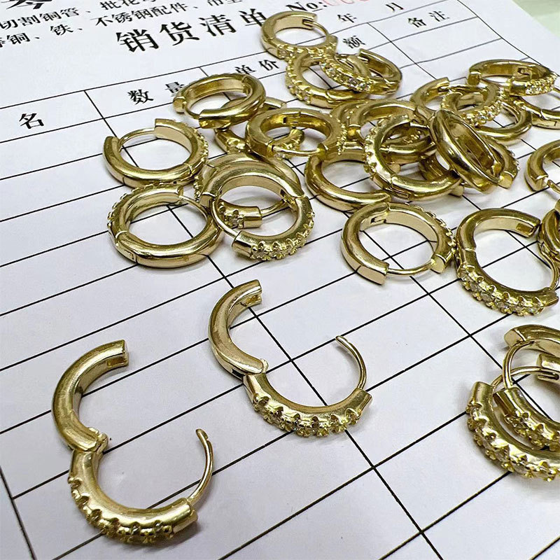 The diamond-encrusted ear loops are unique. You don't need to remove the ear studs when sleeping. The diamond circle earrings and earrings are popular among both men and women. The thin ear loops are versatile Item Picture