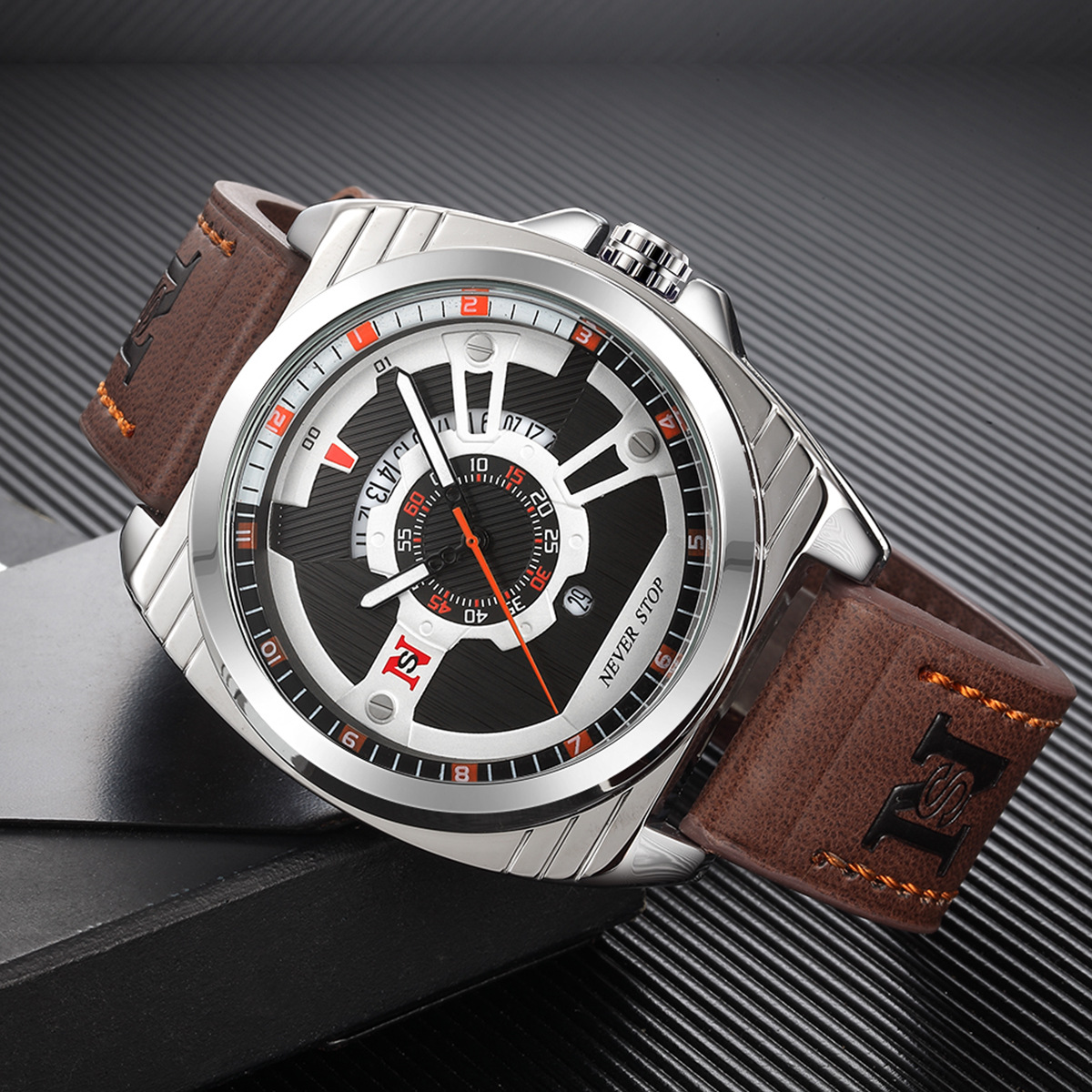 【 Factory Direct Supply 】TOMI-NS new men's watch with a large, fashionable quartz luminous hands and calendar men's leather strap details Picture