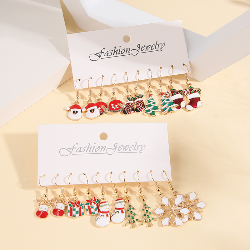 A new 5-pair set of Christmas stud earrings from Europe and America, a bestseller on Amazon for women Application Scenario