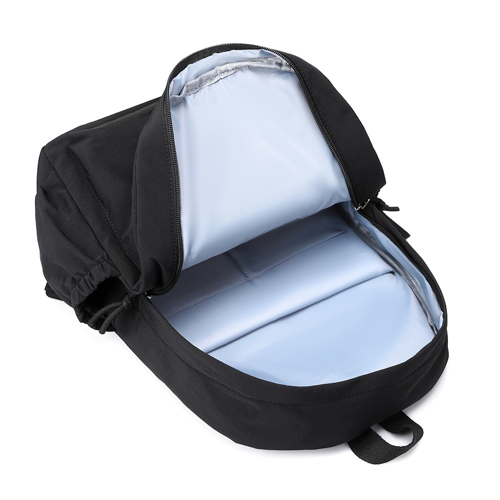 双肩背包实物图