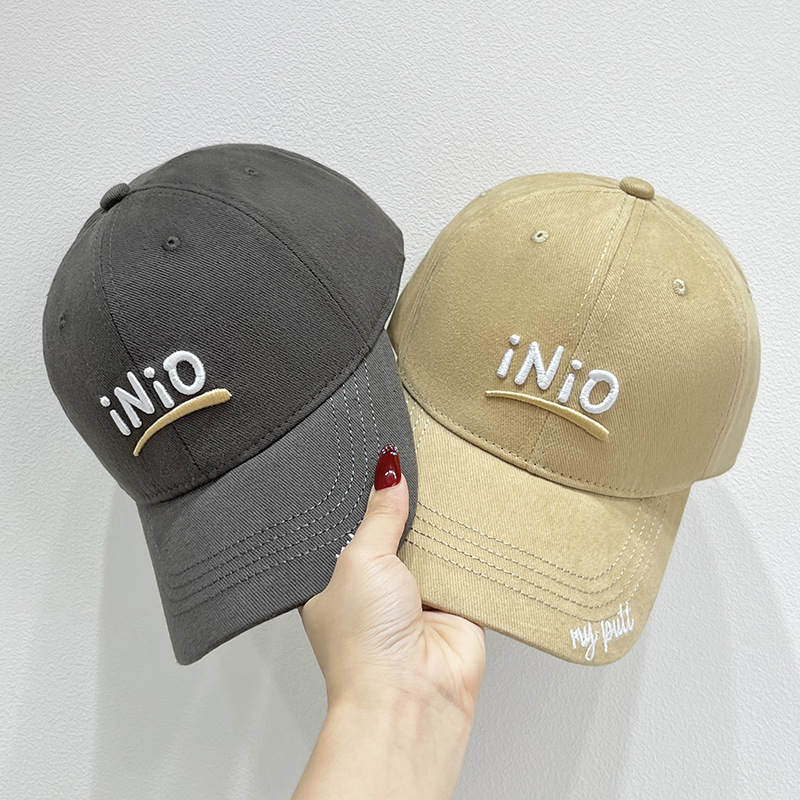 Korean hard-top baseball caps for men and women, new versatile and face-enhancing small-letter baseball caps, spring and autumn sunshade and sun protection caps Application Scenario