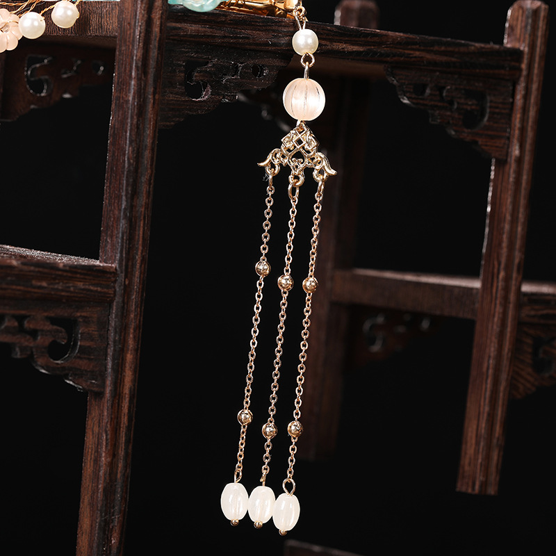 Creative ancient-style women's Hanfu accessories, long tassel style pearl decorative hair clips, glass leaf metal pair clips, national trend series Application Scenario