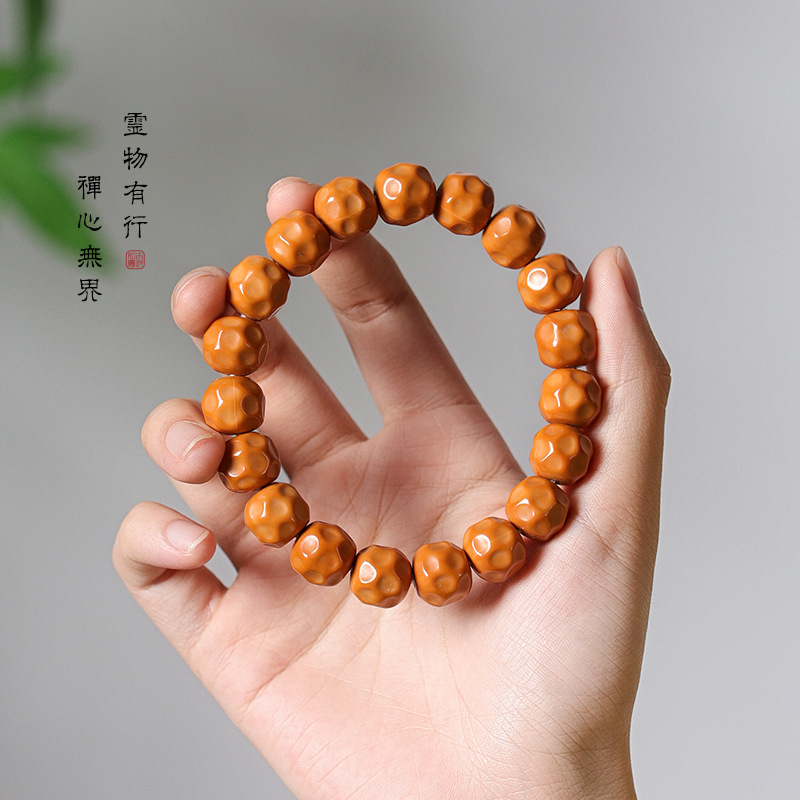 This is a high-quality wild, formless monkey head bracelet with a glossy, unique, and simple style. It is a single-ring bracelet for both men and women Application Scenario