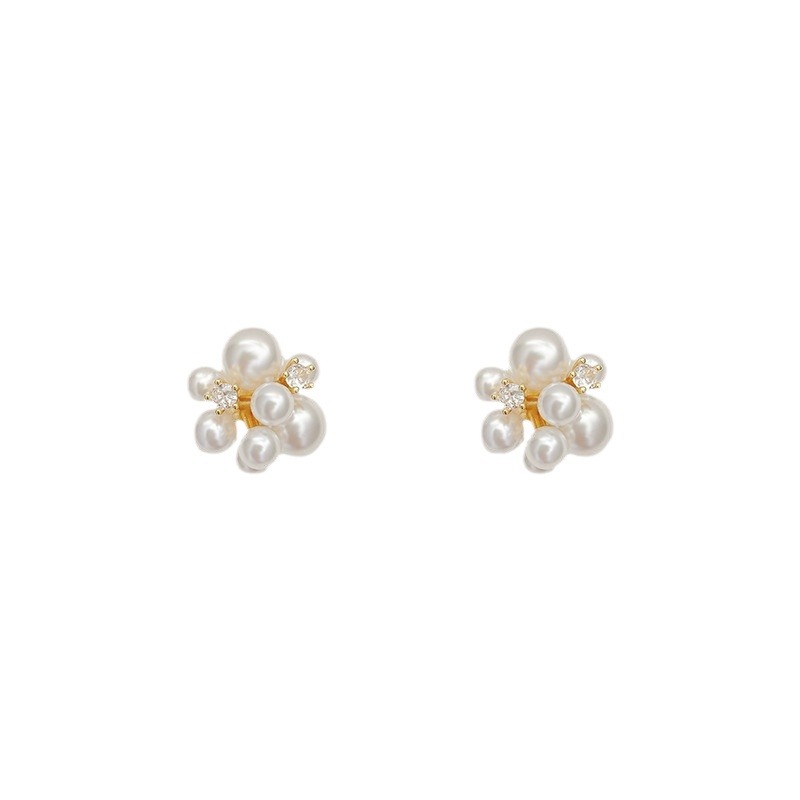 925 Silver needle anti-pearl Stud earrings, a niche Korean light luxury high-end earring for women, a stylish Hong Kong-style retro earrings Item Picture