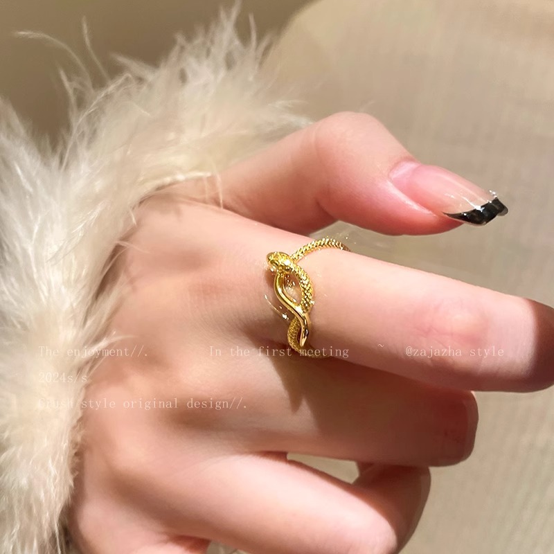 Kimoj's New Golden Snake Coiled Open Ring For Women Born In The Year Of The Snake, A Simple, Fashionable And High-End Index Finger Ring Application Scenario