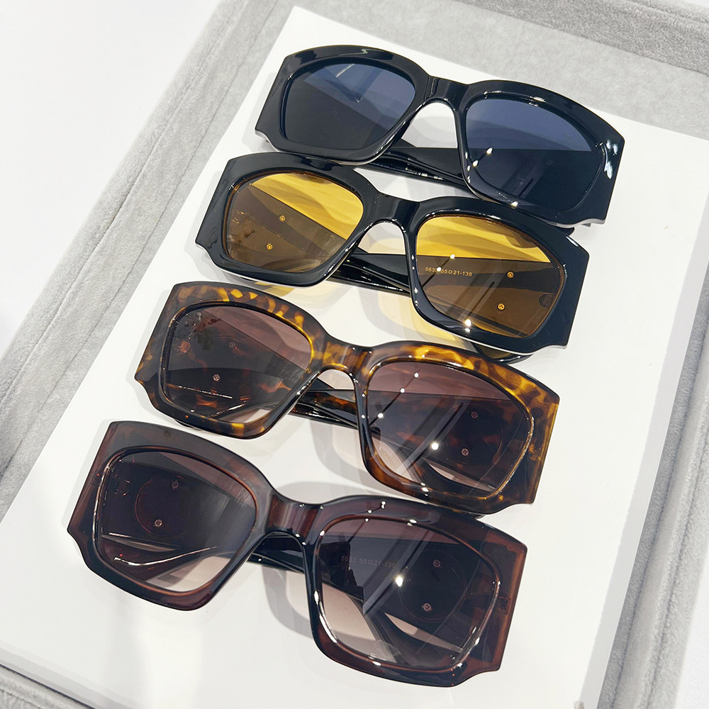 2024 New trendy men's and women's versatile sunglasses, cross-border fashion color-blocking sunglasses, wide-leg circular decorative glasses details Picture