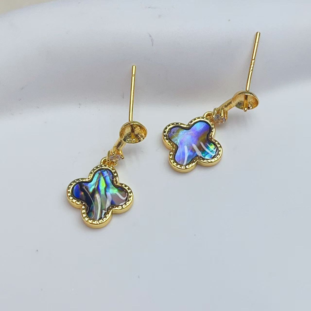 Original design freshwater pearl copper plated with real gold four-leaf clover real shell stud DIY pearl earring accessories details Picture