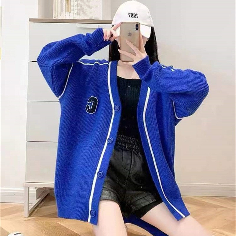 2022 mid-length Korean-style V-neck, youthful and stylish loose long-sleeved sweater, knitted cardigan women's coat Application Scenario